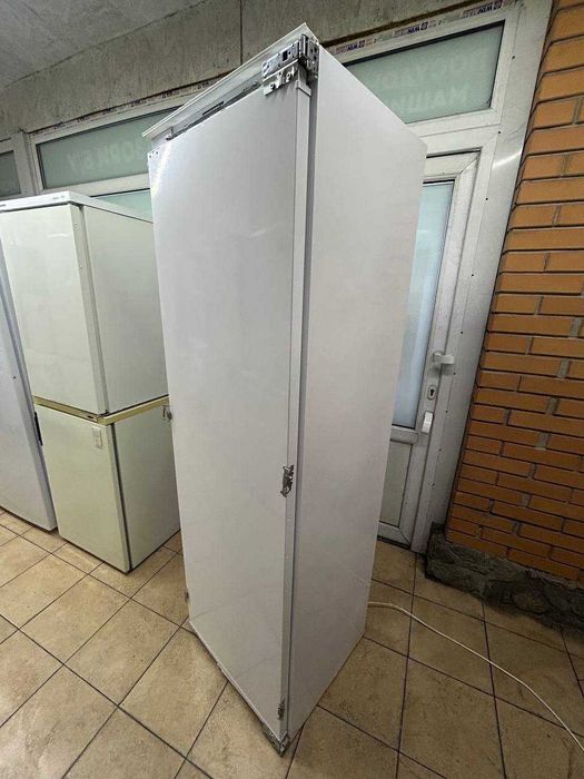 Вбудована преміальна морозильна камера
mod. FNS 37492  з Німечинни Б\В