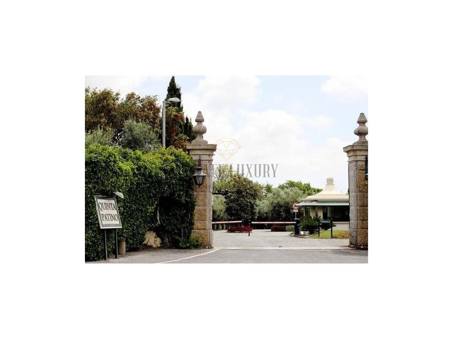 Moradia T6 contemporânea na Quinta do Patino