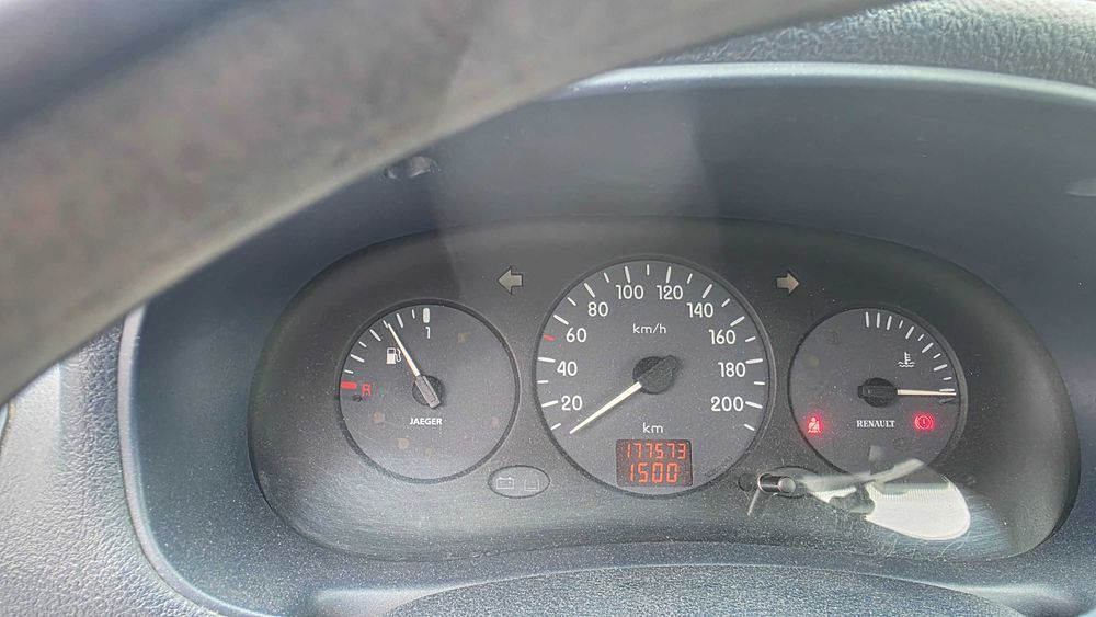 Renault Clio II cinzento