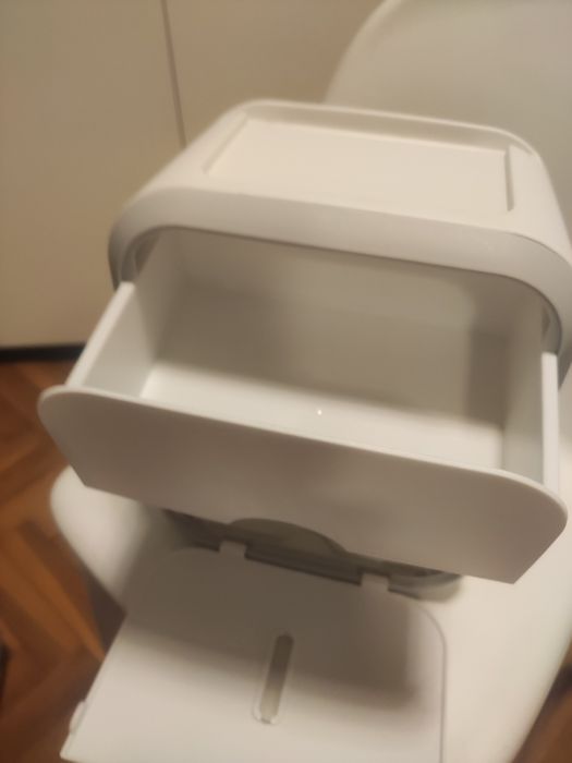Porta papel higiénico com uma gaveta