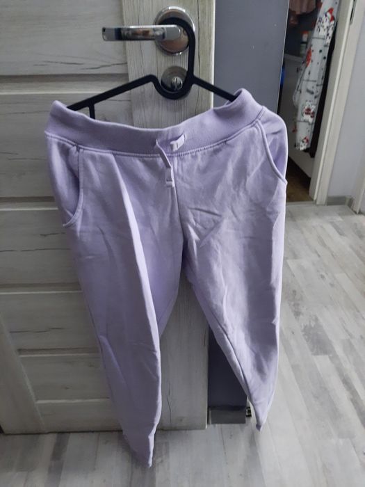 Fioletowe spodnie dresowe