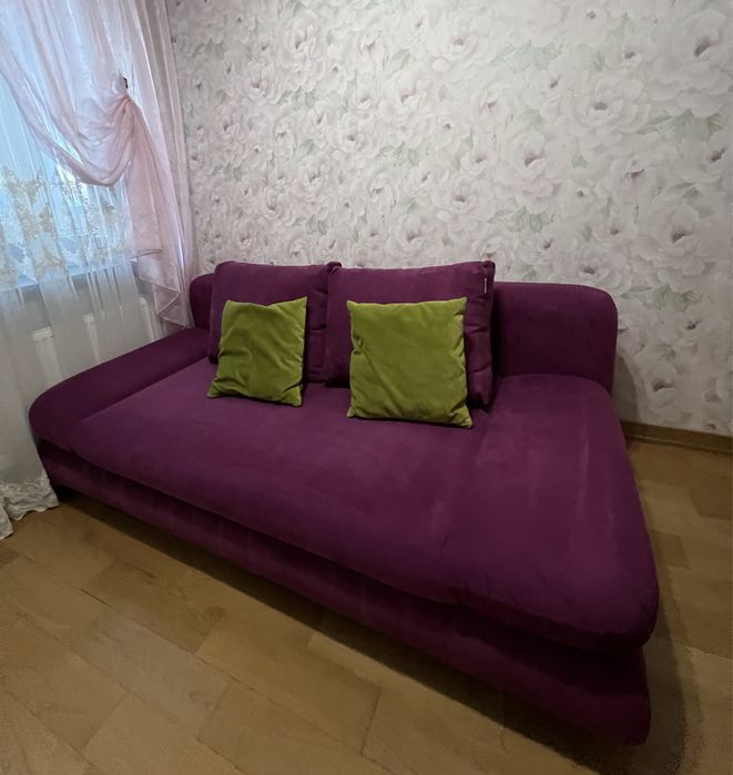 Продається стильний розкладний диван у відмінному стані