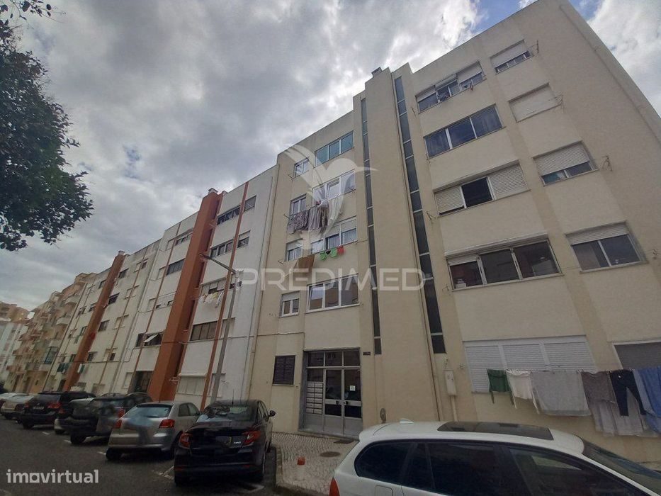 Apartamento T2 | Urbanização da Barrada | Carregado — Carregado E Cadafais, Lisboa
