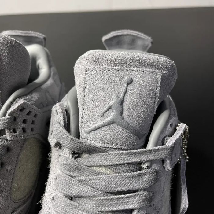 Air Jordan 4 Kaws