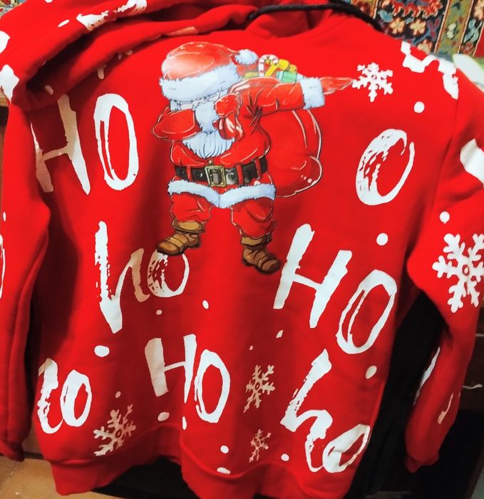 Продам новорічну теплу кофту з капюшоном від українського виробника.