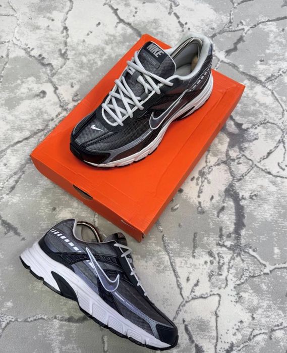 Кросівки Nike initiator