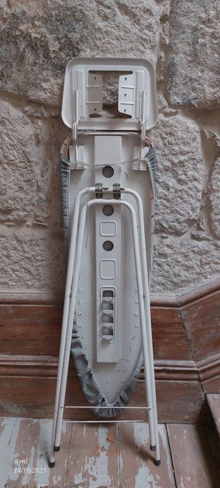 Tábua de engomar prática e leve64285355931137123