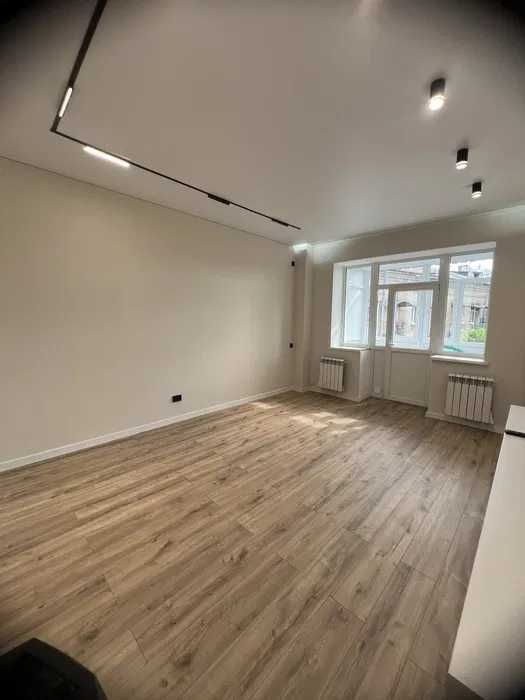 Є-відновлення Центр Города Продам 2 ком. Сталинку 
49 499 $