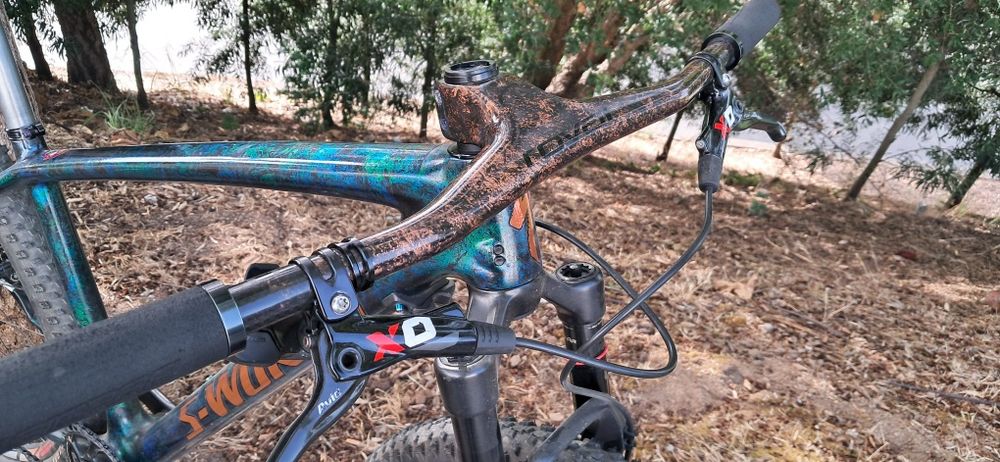 Btt super equipada com axs rodas e carbono e sid