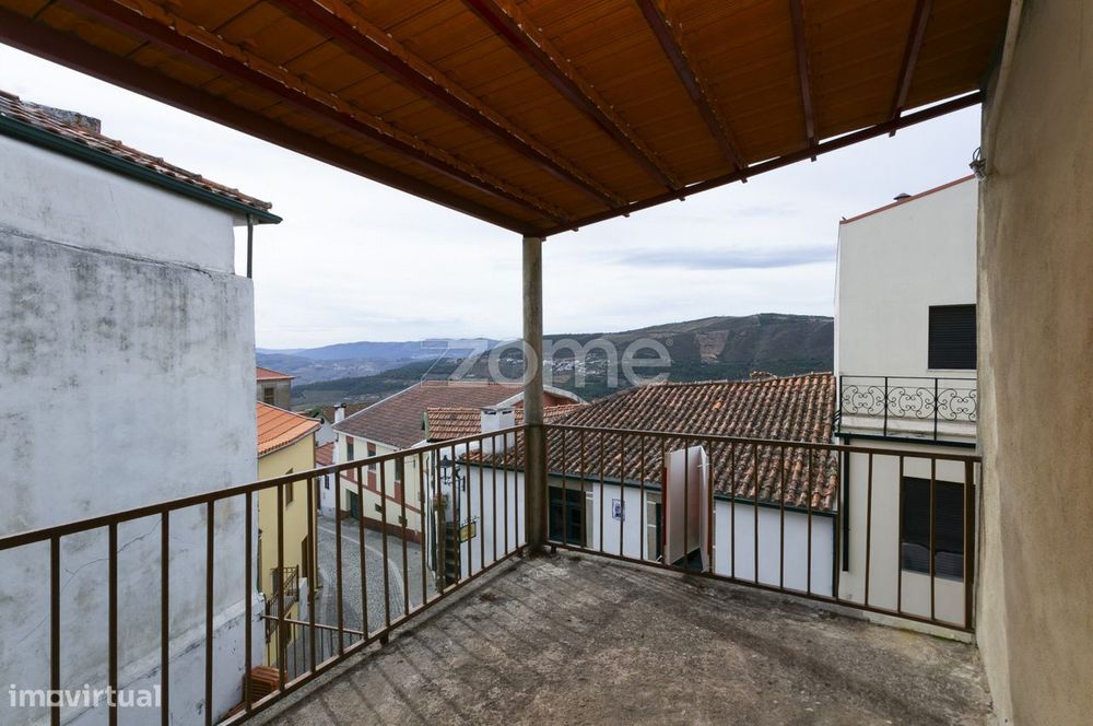 Moradia para Recuperar em Provesende – Coração do Douro Vinhateiro