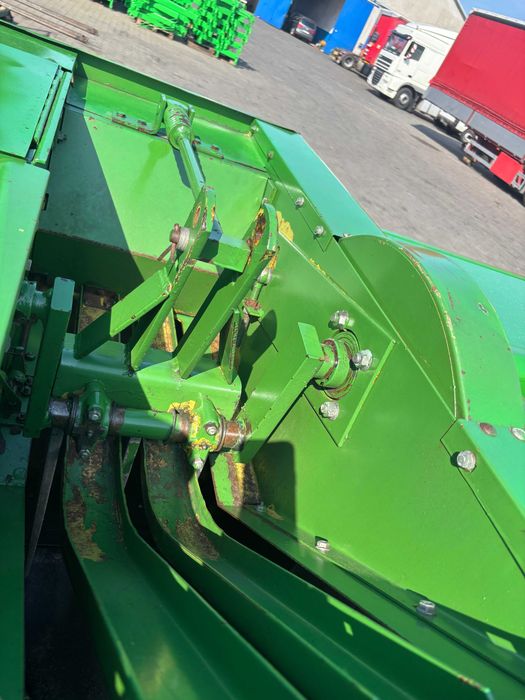 Прес-підбирач John Deere 456