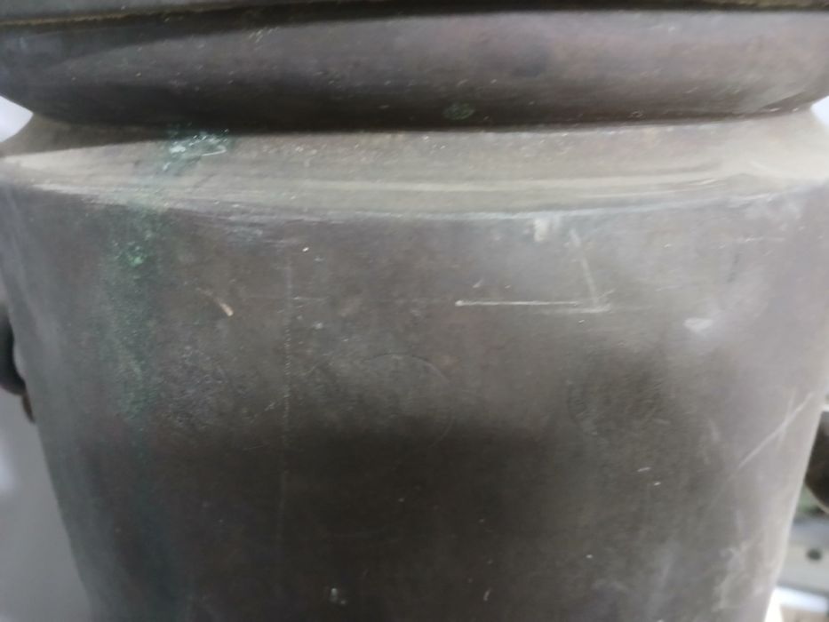 Продам самовар  старинный на дровах.

Состояние на фото.

Пер