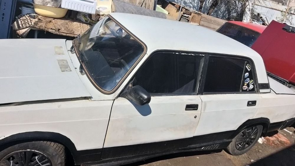 Автомобиль Ваз 2107 тонировка новый Акб обмен на бус мотоцикл скутер