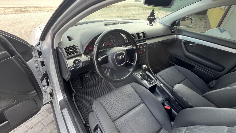 Продам AUDI  A4 B7