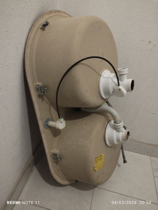 Lavalouças em fibra com sifão e torneira