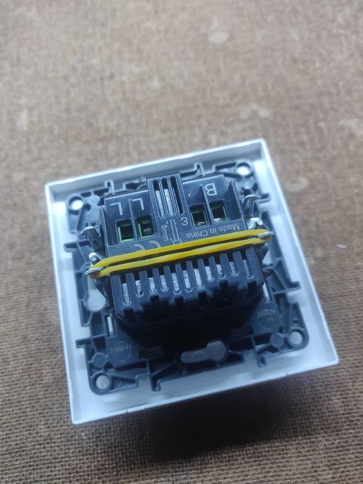 Regulador de intensidade de luz