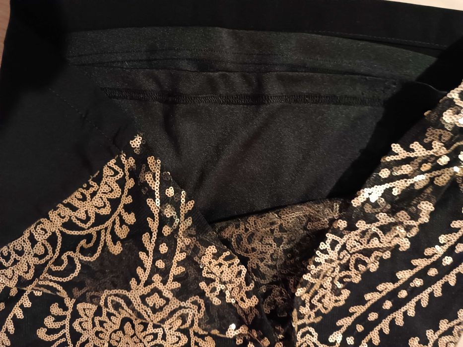 Spódnica czarna  STRADIVARIUS z cekinami złotymi  rozmiar EUR 34