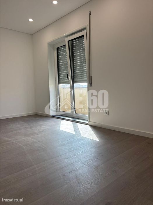 Apartamento T3 Remodelado Para Arrendamento Esmoriz