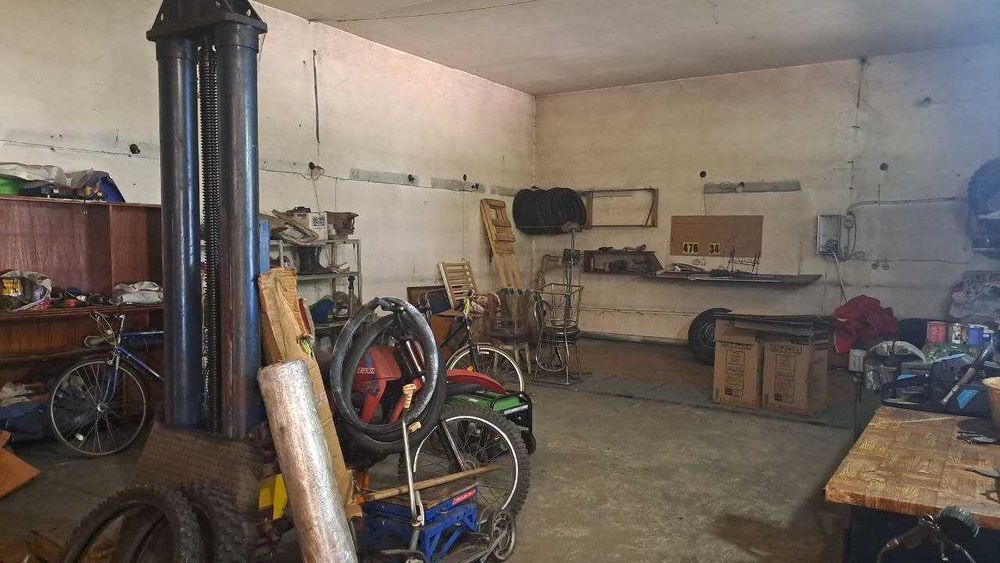 Продається КОМПЛЕКС (житловий будинок + готовий бізнес), розташований за адресою: м. Київ, Голосіївський р-н, вул. Вітянська, 1  Столичне шосе