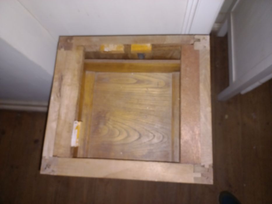 Mesa cabeceira com pedra