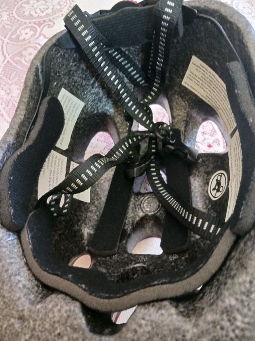 Capacete menina para andar de bicicleta ou trótinete com pouco uso