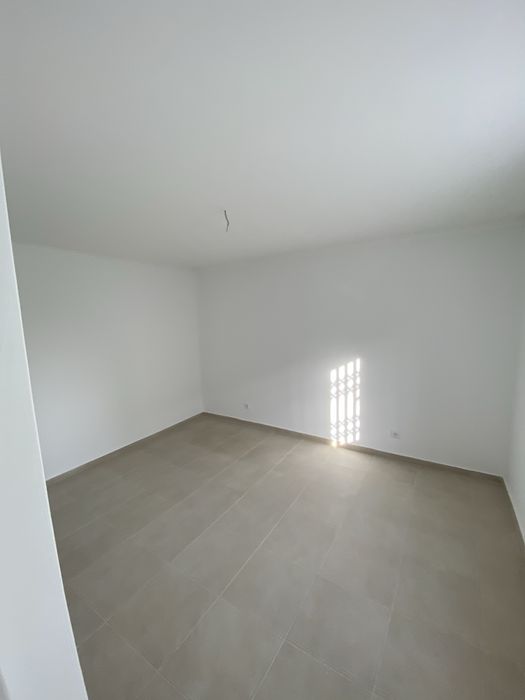 Aplicação de Capoto/Pinturas/Prestações de serviços de serviço