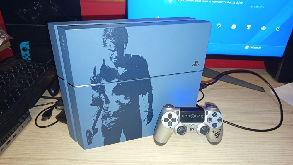 PS4 UNCHARTED 1 TB  + comando.