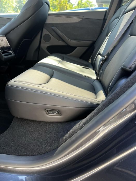 Продам Tesla model Y.