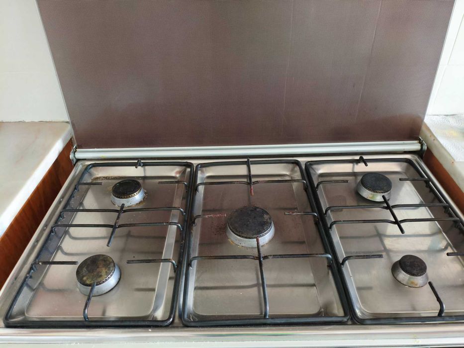 GRÁTIS — Fogão a gás de 6 bicos Savana, com forno