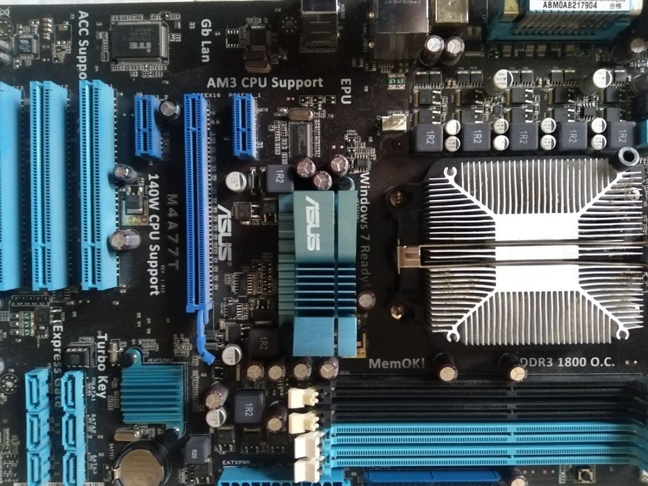материнская плата ASUS M4A77T. 
Это полноразмерная материнская плата ф