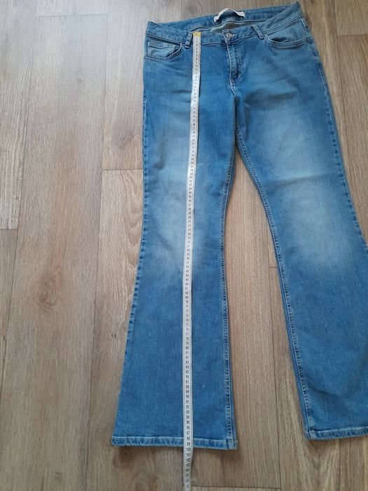 Продам 2 пары джинсов всего за 265 грн .