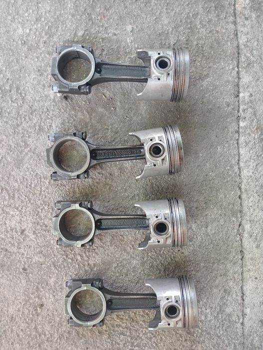 Продам Комплект поршнів