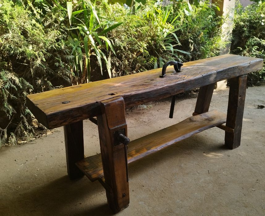 Banco marceneiro com movel e 2 prensas