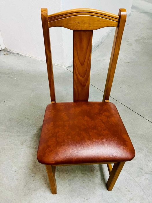 Conjunto mesa madeira e 4 cadeiras