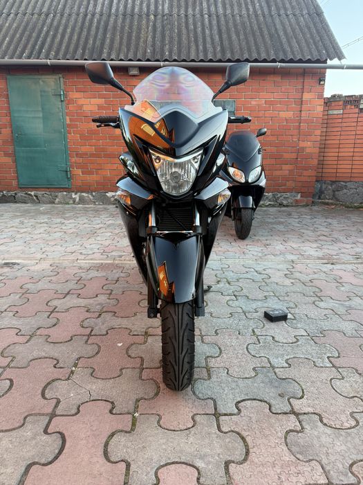 Мотоцикл Suzuki GSR250 розмитнений