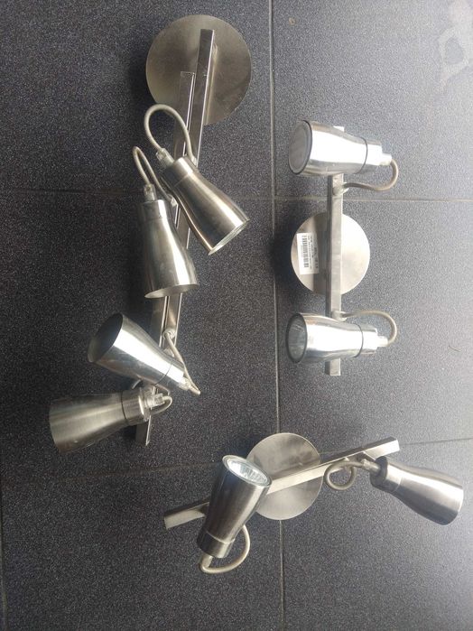 Focos duplos com lâmpadas