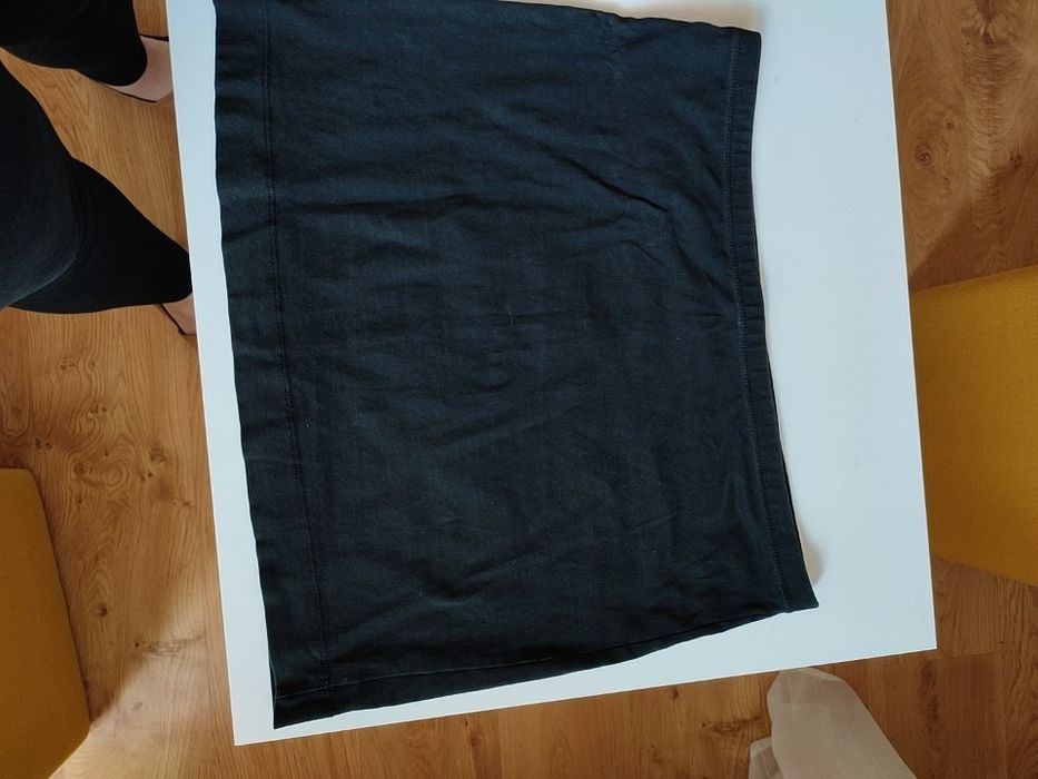 Czarna spódniczka mini na gumce