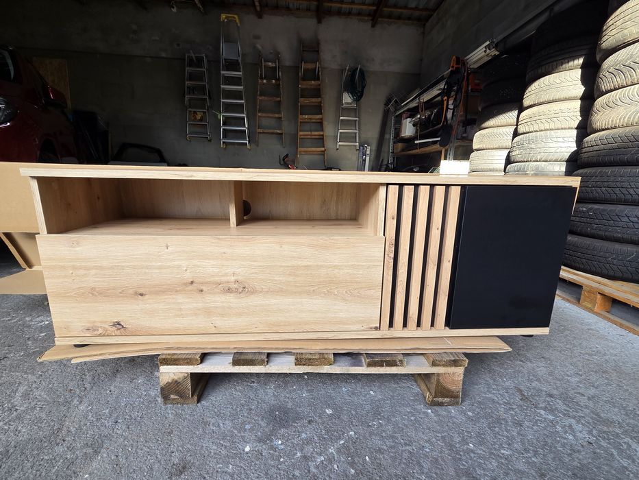 Szafka RTV Vabres 135 cm dąb Artusa lamele