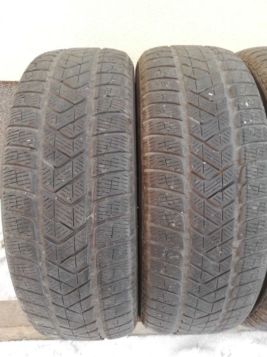 4 opony zimowe Pirelli 215/65R17, bieżnik 6/6,5mm.