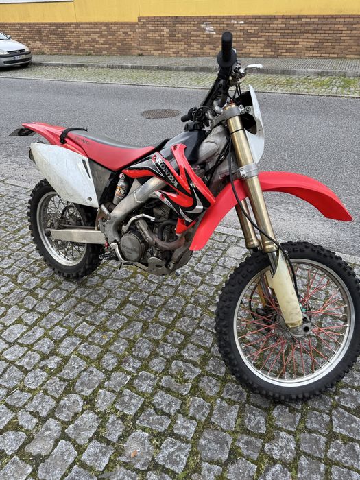 Honda CRF250X matriculada com arranque eletrico