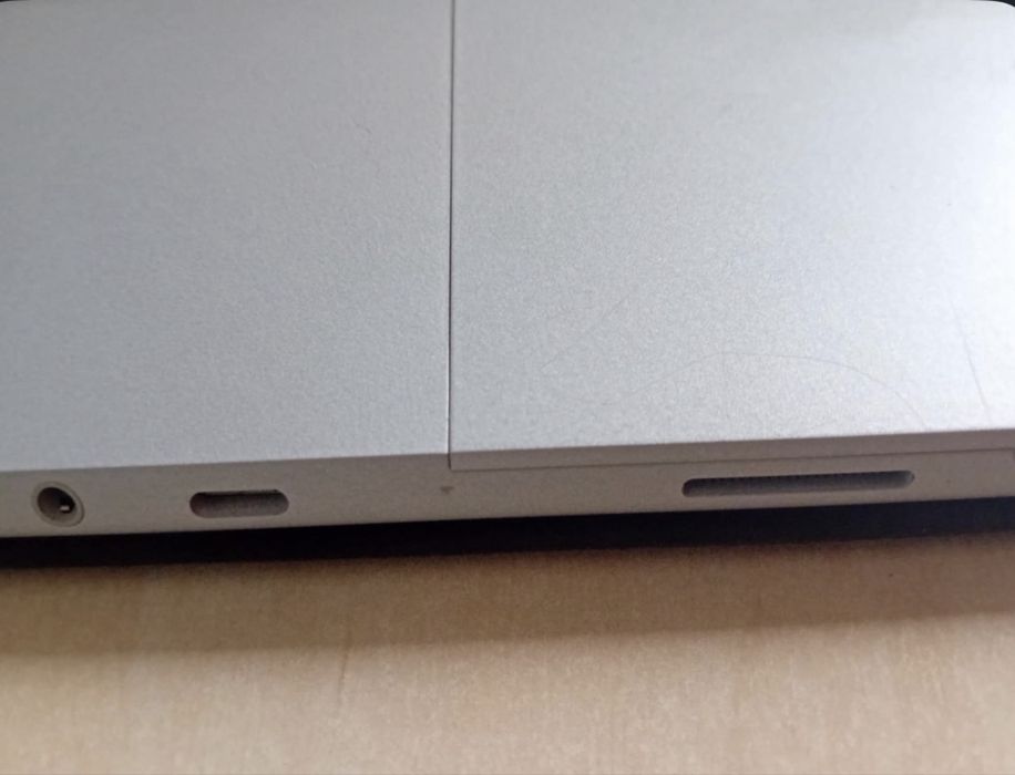 Laptop Microsoft Surface Go 2 / Stan bardzo dobry