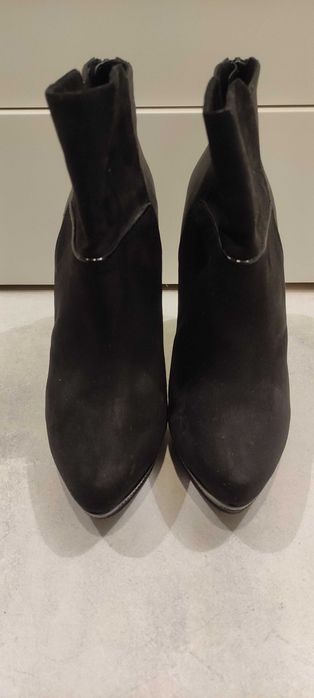 Botki czarne na koturnie Bershka rozmiar 39