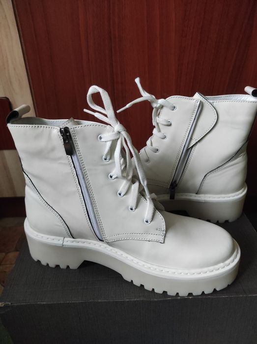 Черевики жіночі шкіряні нові.