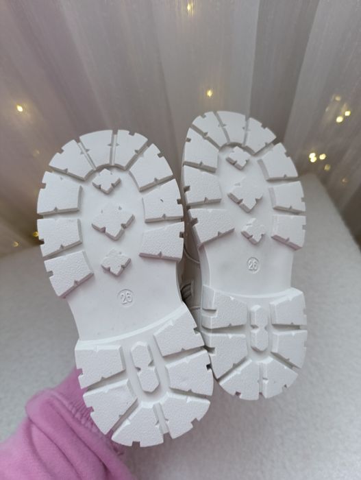 Ботінки для дівчинки черевики розмір 24 26 27