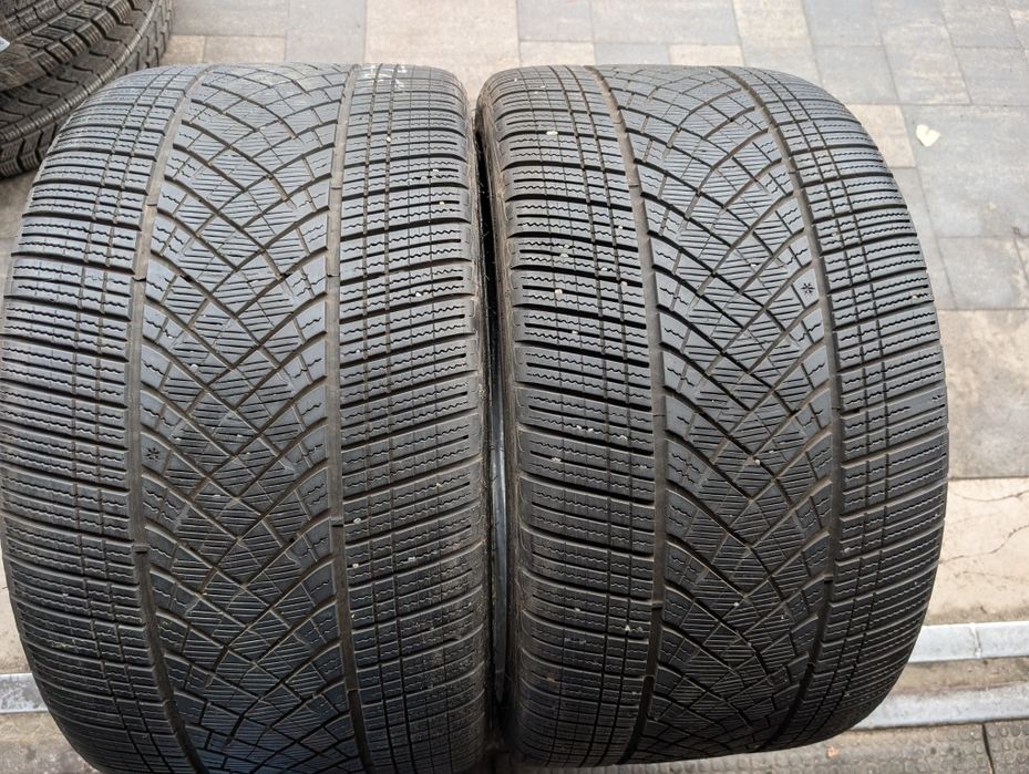 Зимняя резина пара 305/30 R21 Goodyear