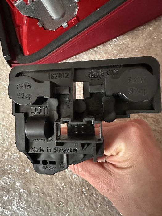 Задні фонарі audi A4 b8