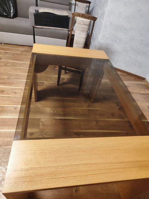 Продаю стіл недорого в задовільному стані