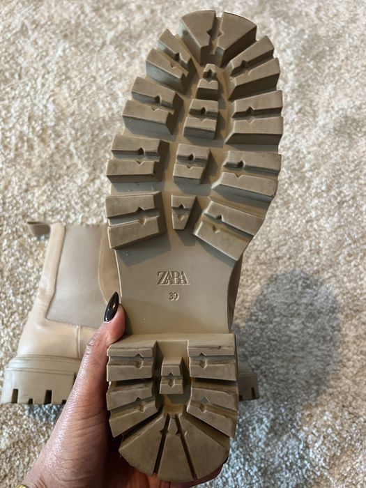 Bota em pele bege 39