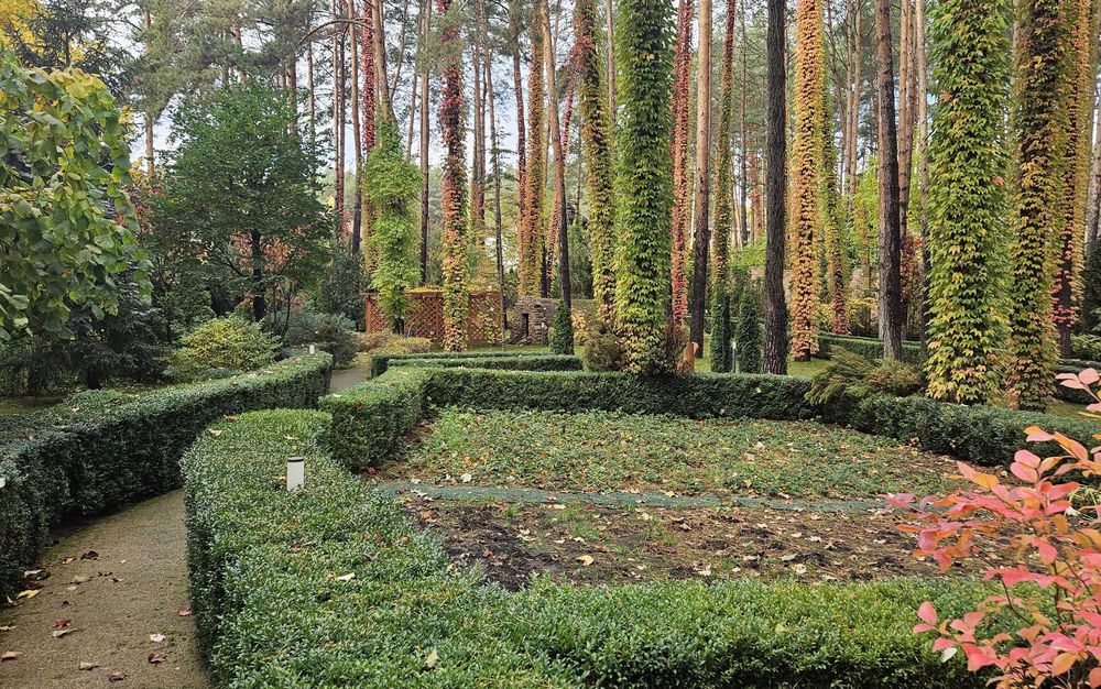 Стоянка. Елітне котеджне містечко. Вул.Осіння. Будинок +45 соток лісу!