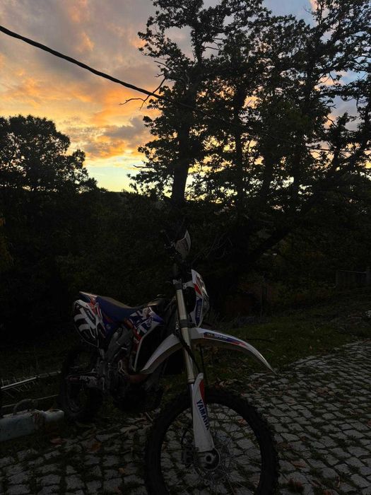 Yamaha wr 450 Matriculada
Arranque elétrico 
Escape fmf
Com luz 2012
